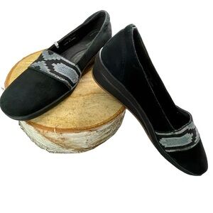 Grasshoppers Maize Black Suede Slip-On Walking Shoes Sz7